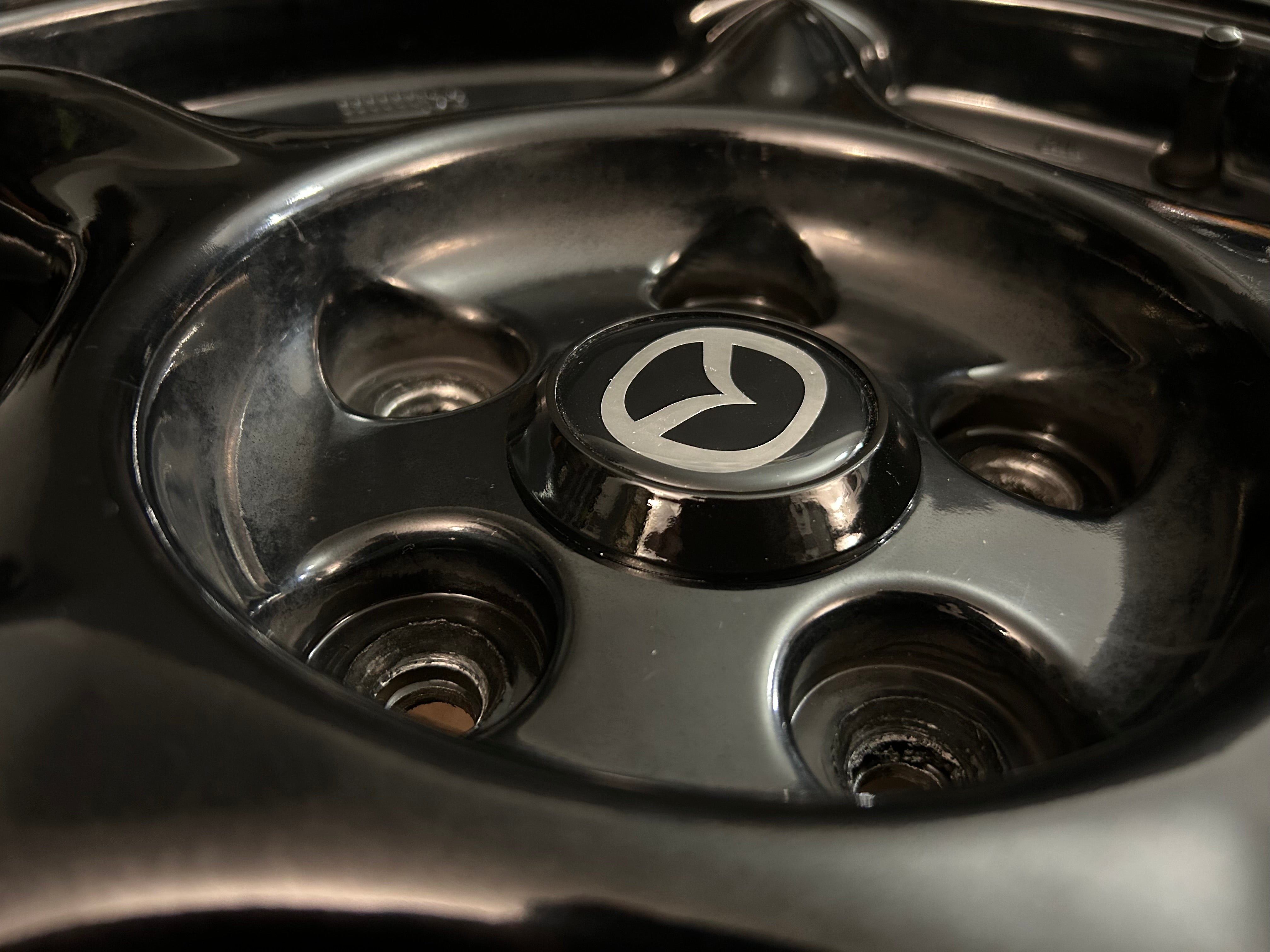 16x8 Mazda RX7 FD Center Caps (4Pcs) - Silver/Black colors
