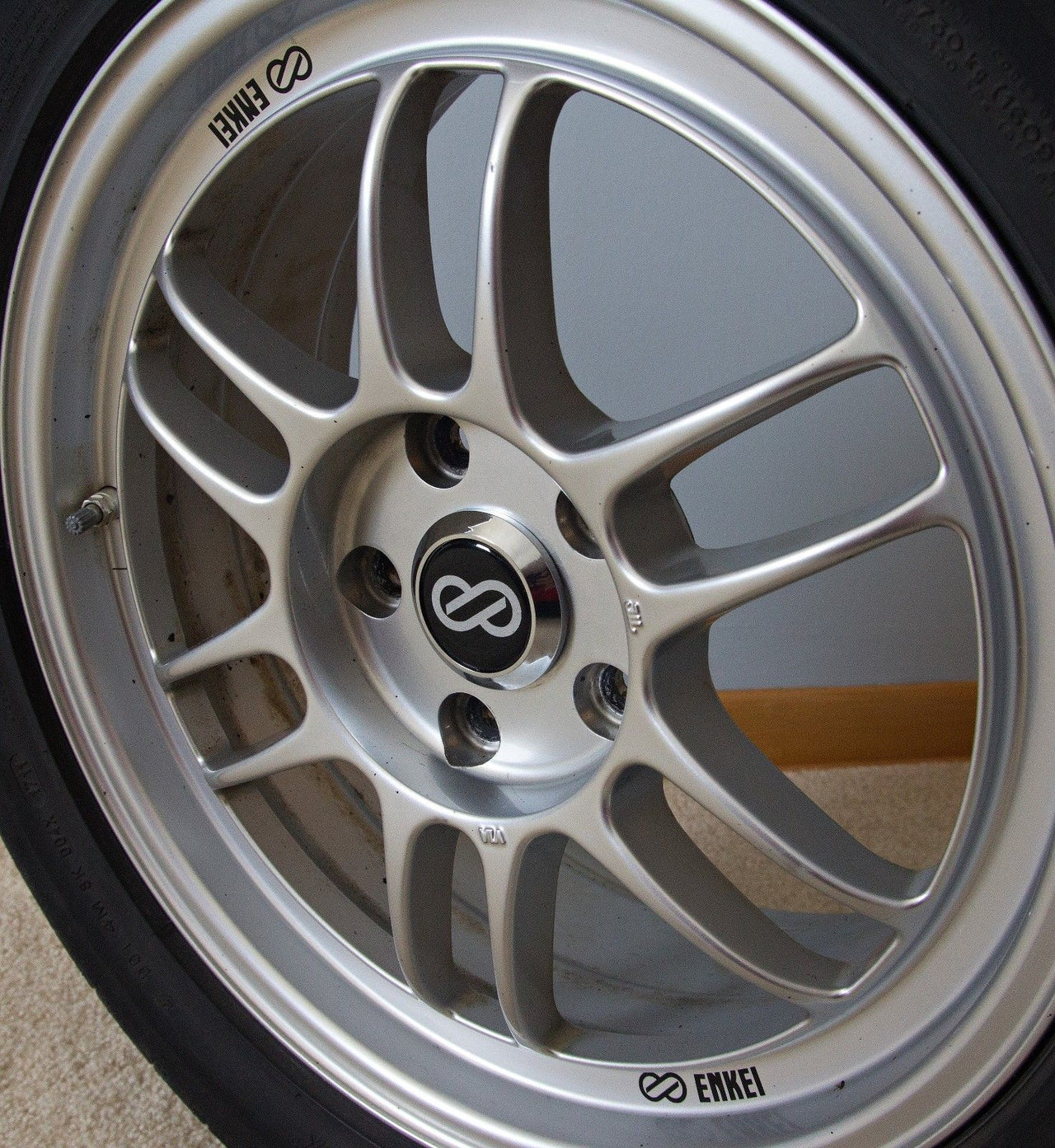 16"18" Enkei RPF1 Center Caps (4Pcs) Also works for 15x8 +28